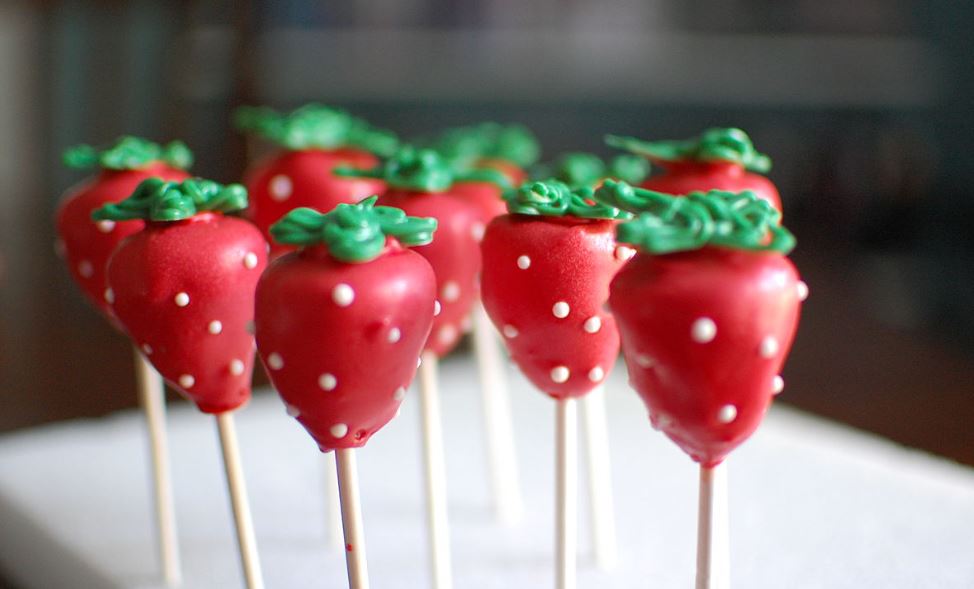 Strawberry cake pops