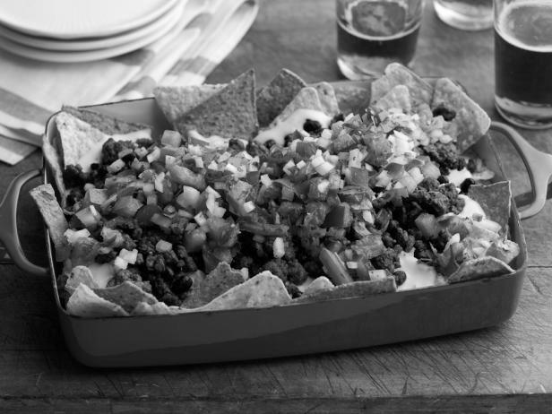 How to Make a Delicious Nacho Platter image 2