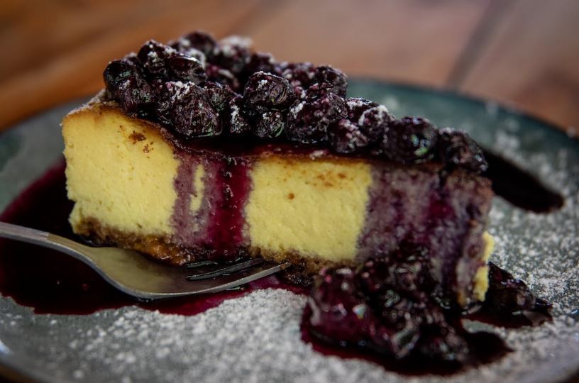 A blueberry cheesecake can seal a perfect meal with this awesome dessert.